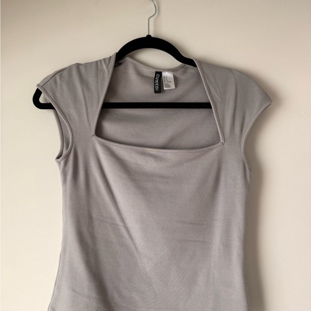 Divided Gray Fitted Cap Sleeve Blouse